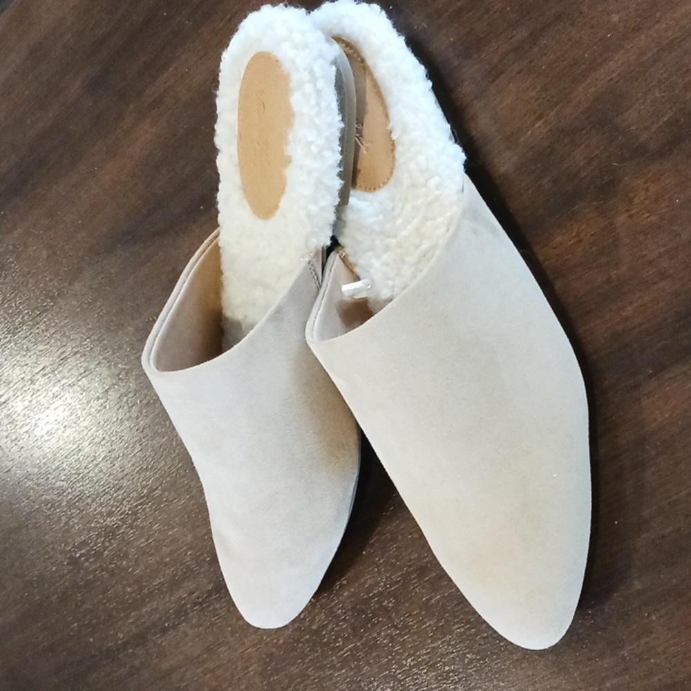 Tan/camel Slip on Mules/Flats shoe size 7.5 Universal Thread